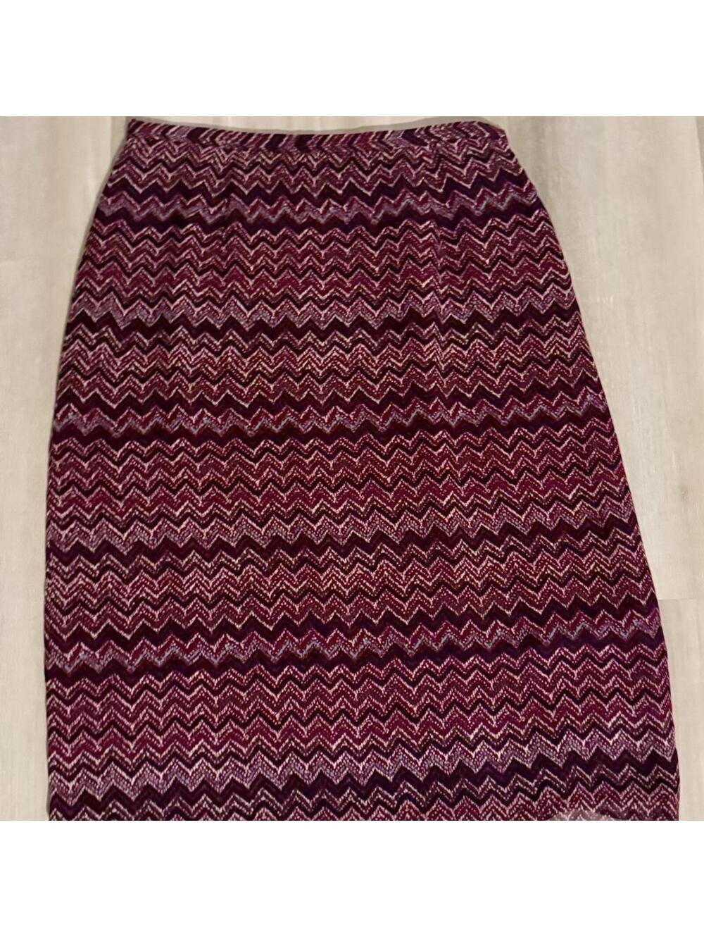 Harold's 90's Style Knee Length Skirt Red Chevron Pattern